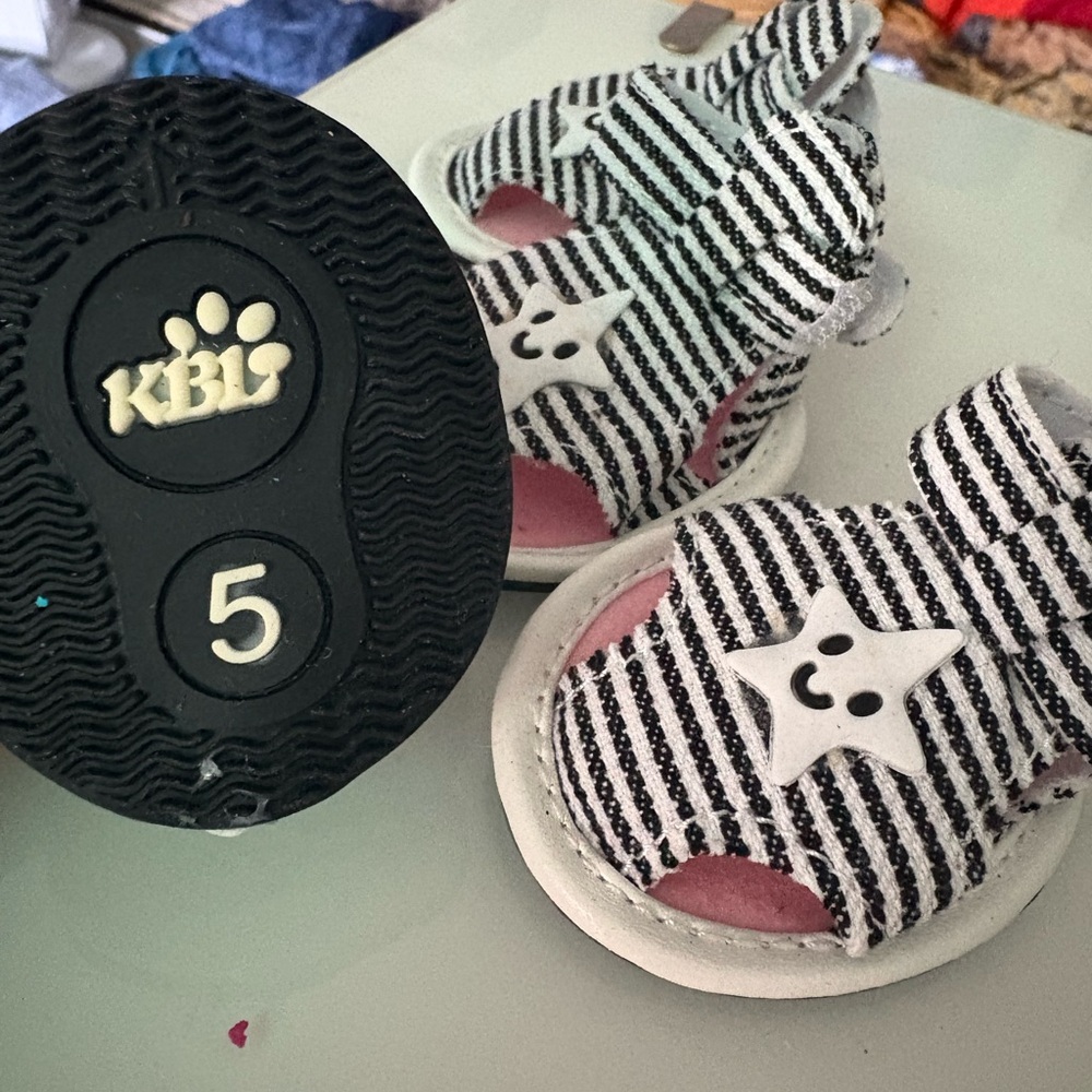 Dogs' Striped Black & White Star Sandals - Size 5
